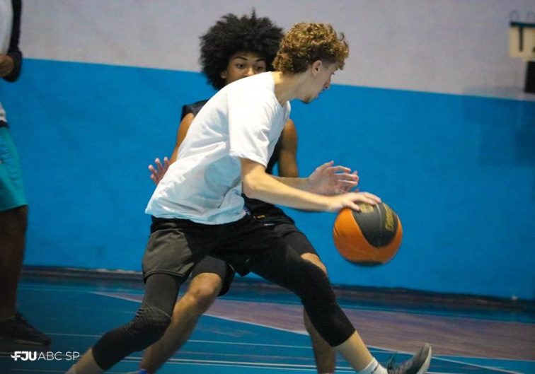 Vencedores No Jogo E Na Vida: Torneio De Basquete Reúne Centenas De ...